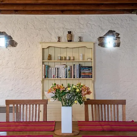 Rose Barn - Adorable Country With Private Pool וילה